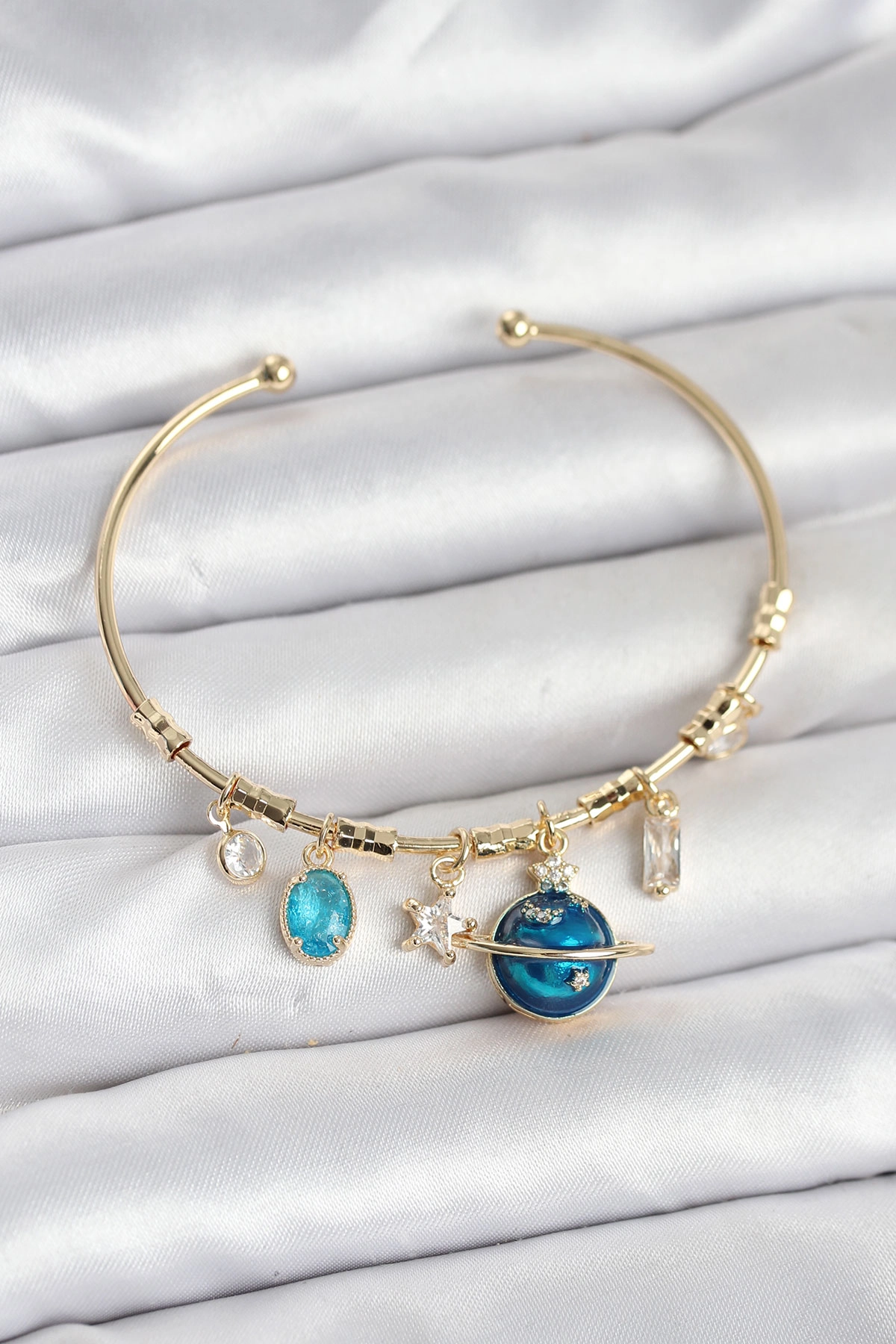 Gezegen Charmlı Gold Renk Pirinç Kadın Bileklik