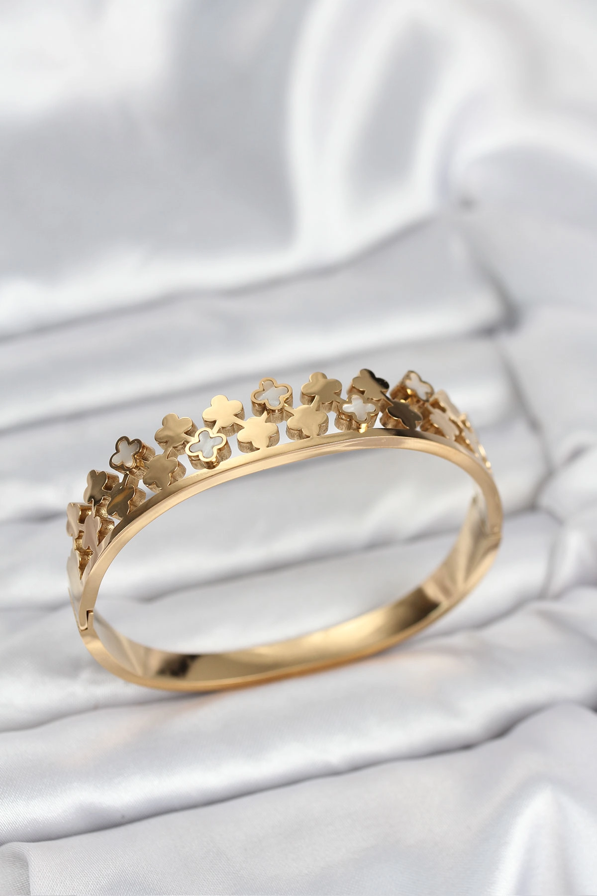 316L Çelik Gold Renk Minimal Yoncalı Kadın Kelepçe Bileklik