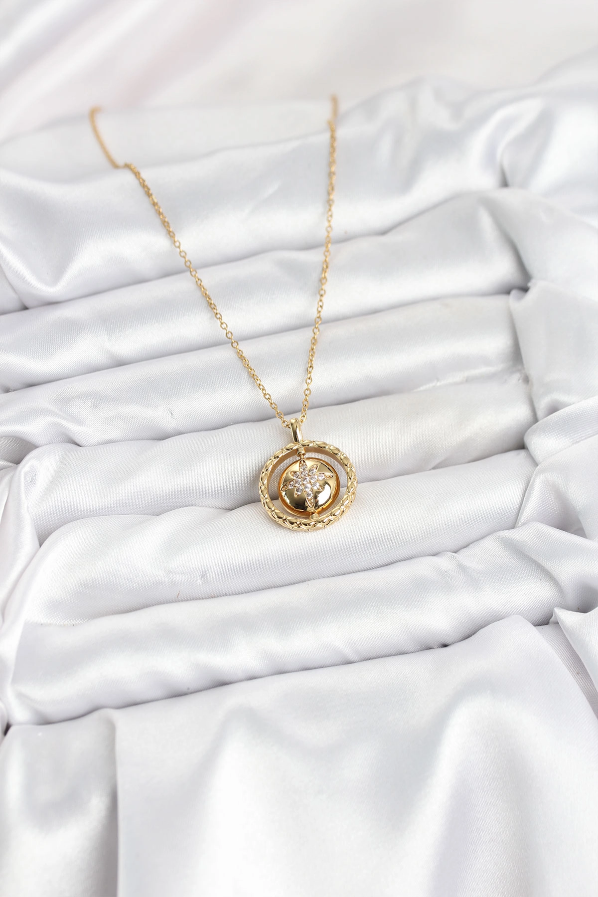 316L Çelik Zincir Gold Renk Kutup Yıldızı Model Kadın Kolye