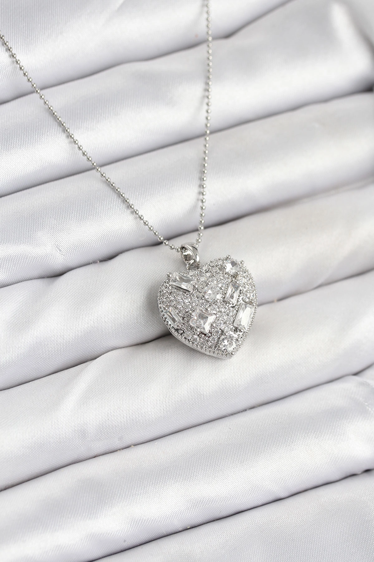 316L Çelik Zincir Gümüş Zirkon Taşlı Kalpli Kadın Kolye