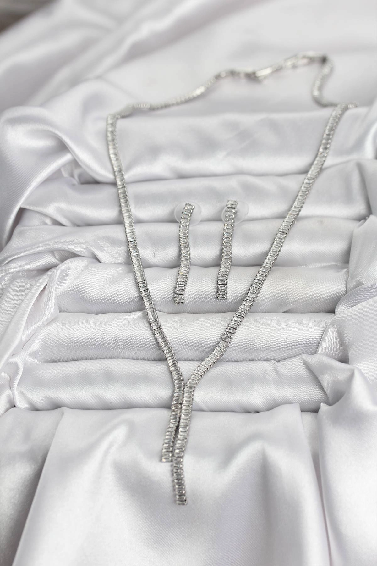 Gümüş Renk Baget Zirkon Taşlı Kadın Kolye Küpe Set