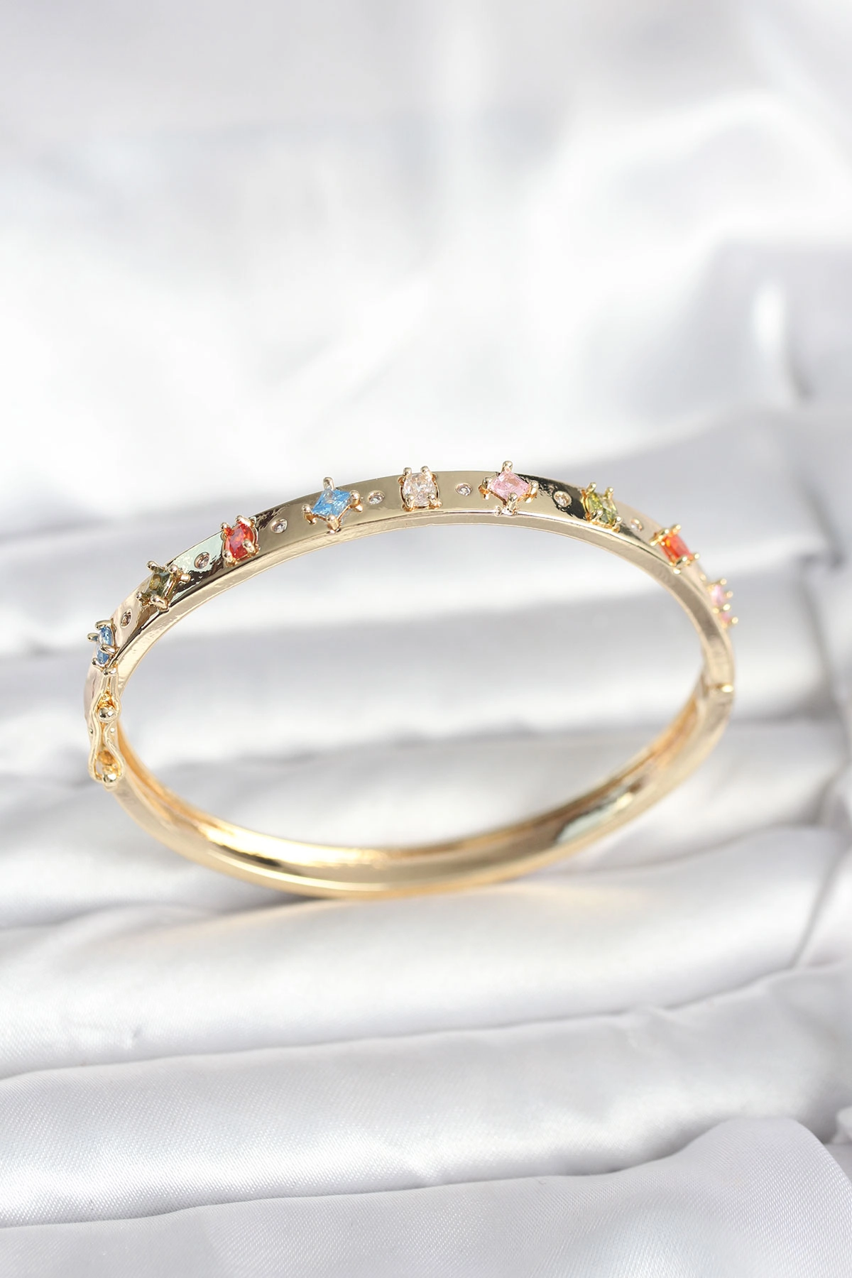 Pirinç Gold Renk Zirkon Taşlı Kelepçe Bileklik