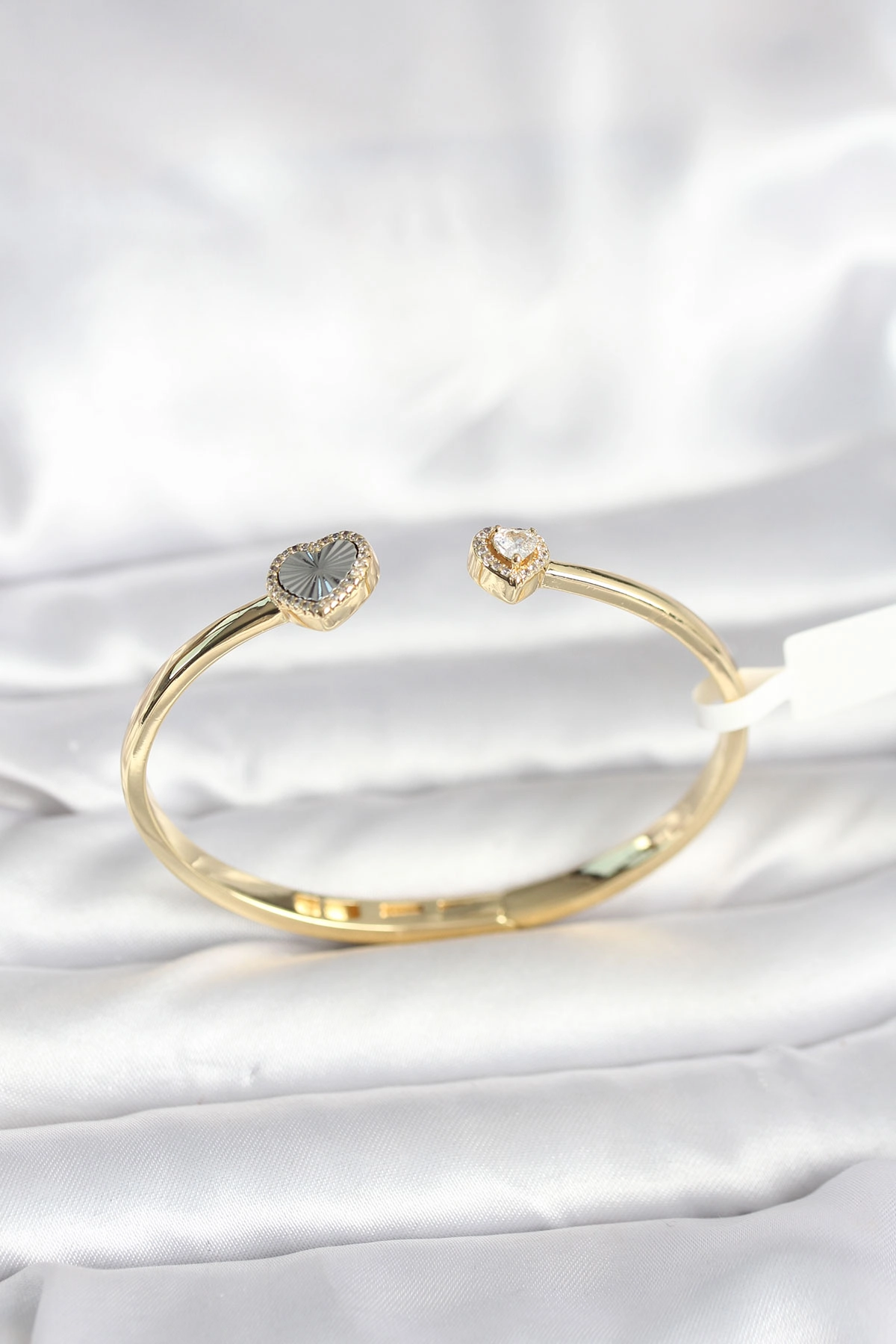 Pirinç Gold Renk Kalpli Model Kadın Kelepçe Bileklik