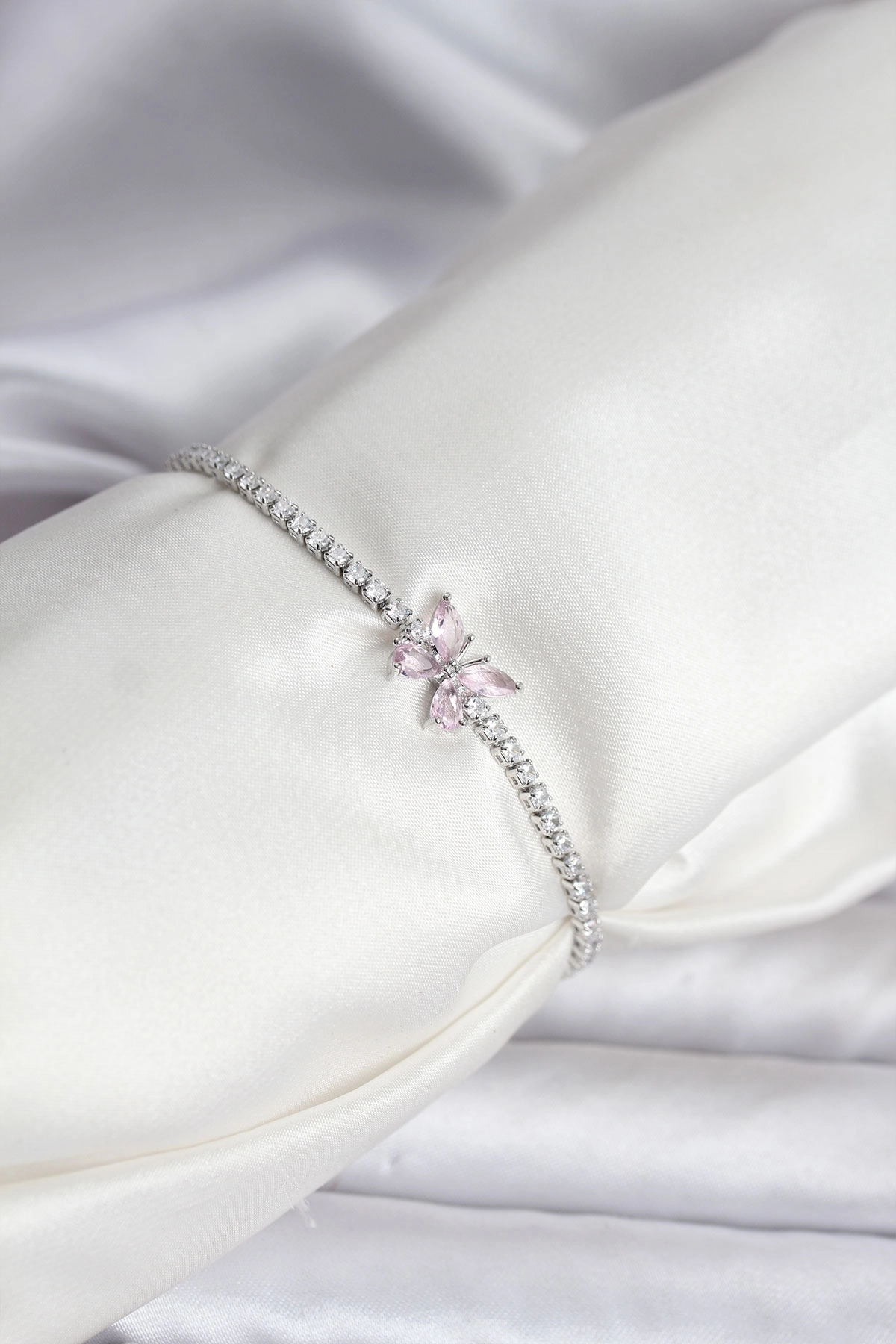 Kelebek Model Zirkon Taşlı Gümüş Renk Pirinç Su Yolu Kadın Bileklik