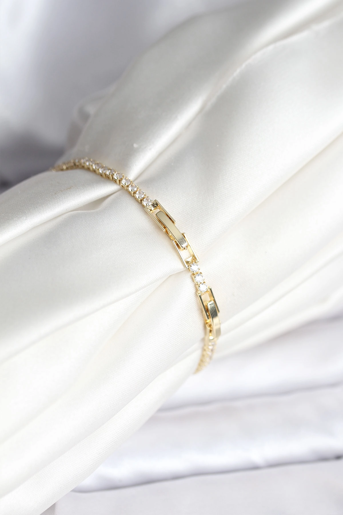 Kutup Yıldızı Model Zirkon Taşlı Gold Renk Su Yolu Kadın Bileklik