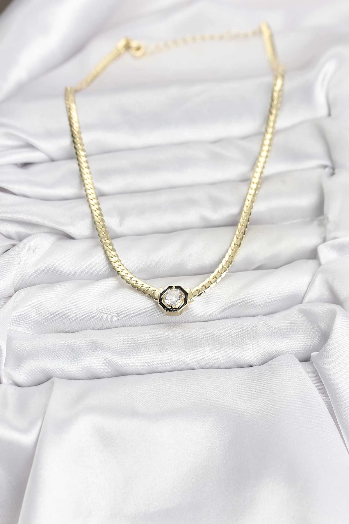 Gold Renk Pirinç Zirkon Taşlı Kadın Kolye