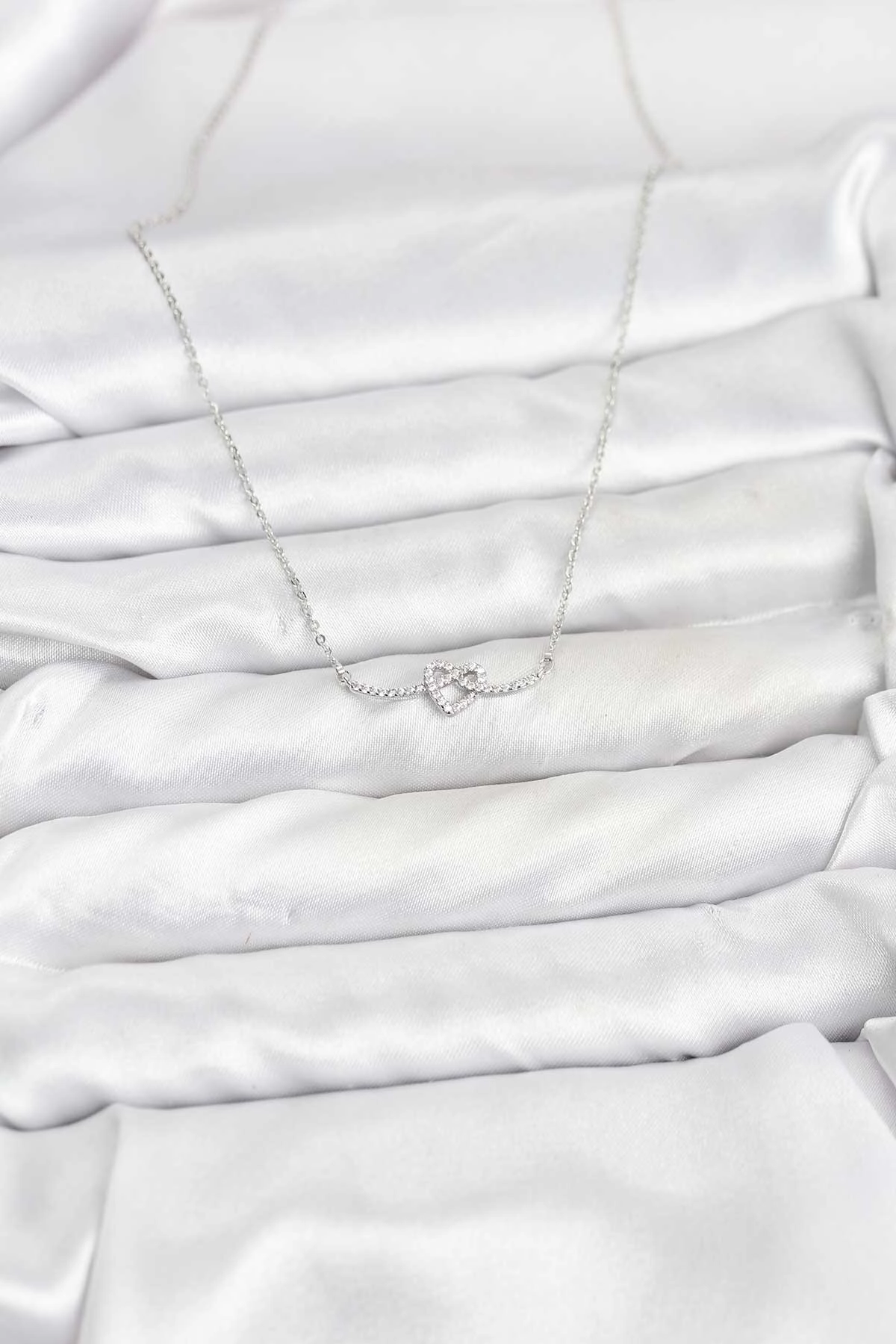 Pirinç Gümüş Renk Düğüm Kalp Model Kadın Kolye