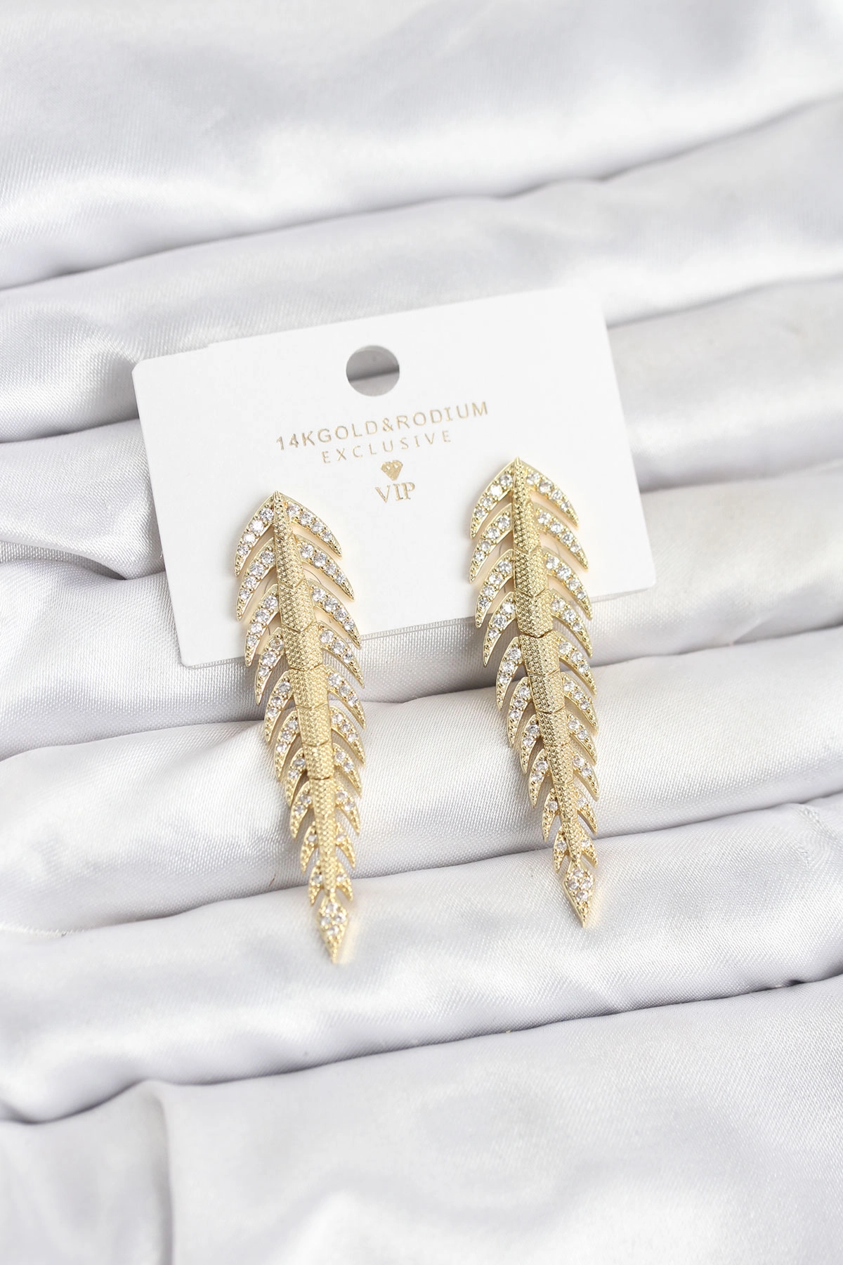 Pirinç Gold Renk Balık Sırtı Model Zirkon Taşlı Kadın Küpe