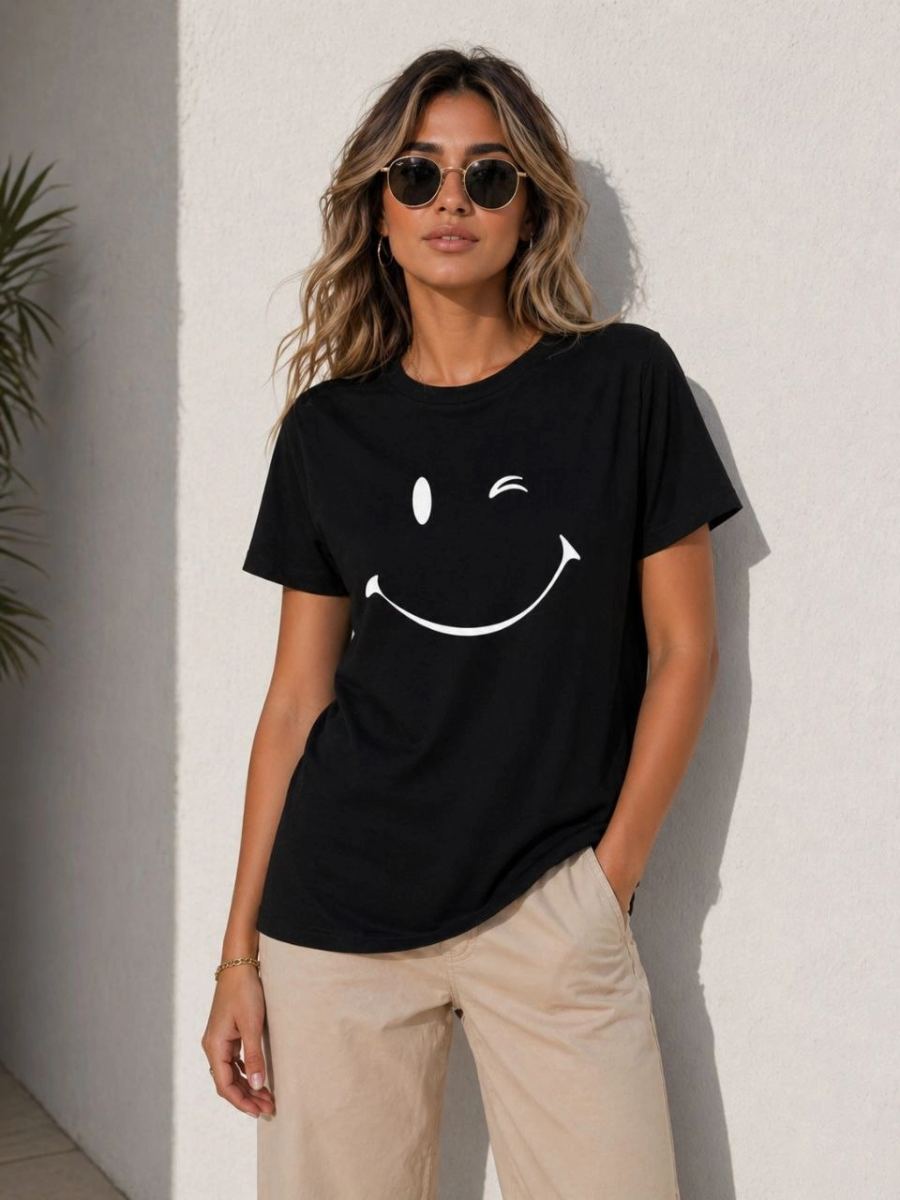 Kadın Minimal Gülümseyen Yüz Baskılı Tişört Kısa Kol Yazlık T-Shirt - Siyah