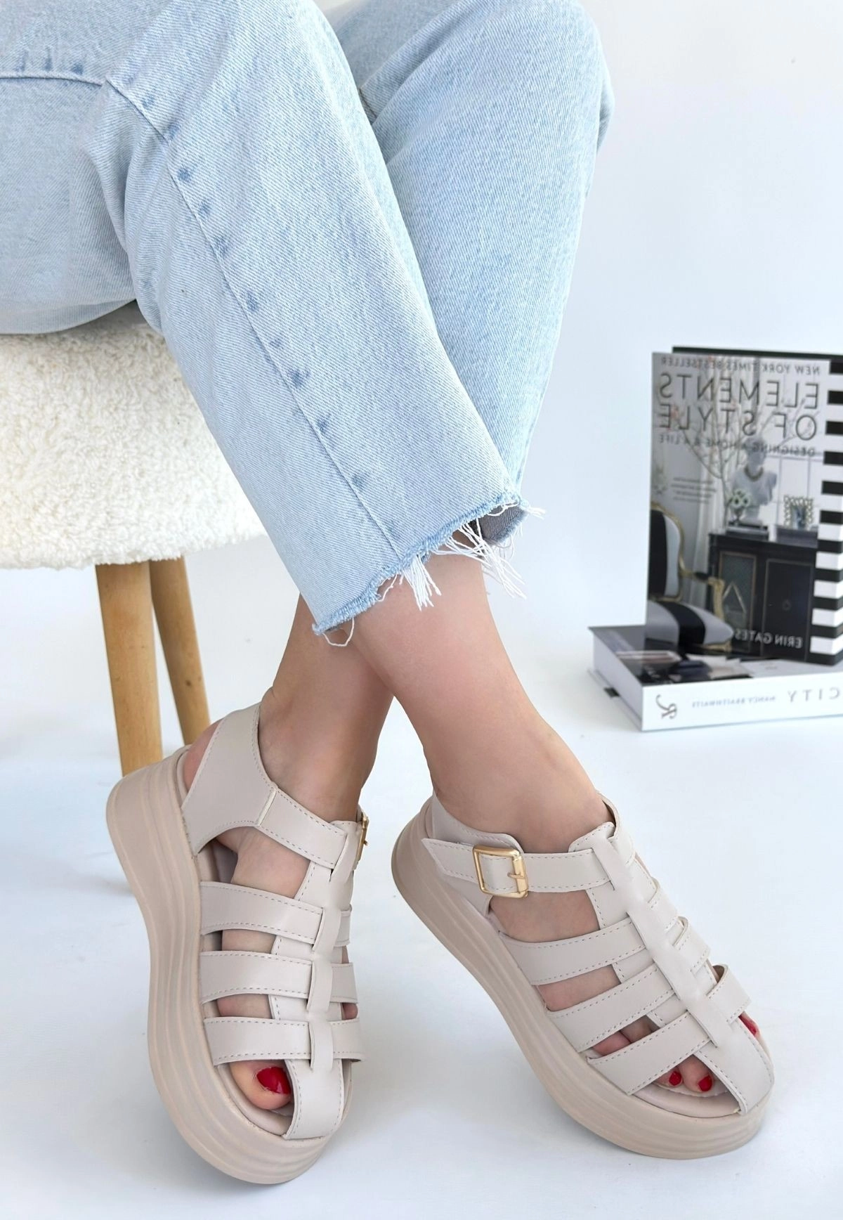 Toten Bej Cilt Kemerli Sandalet