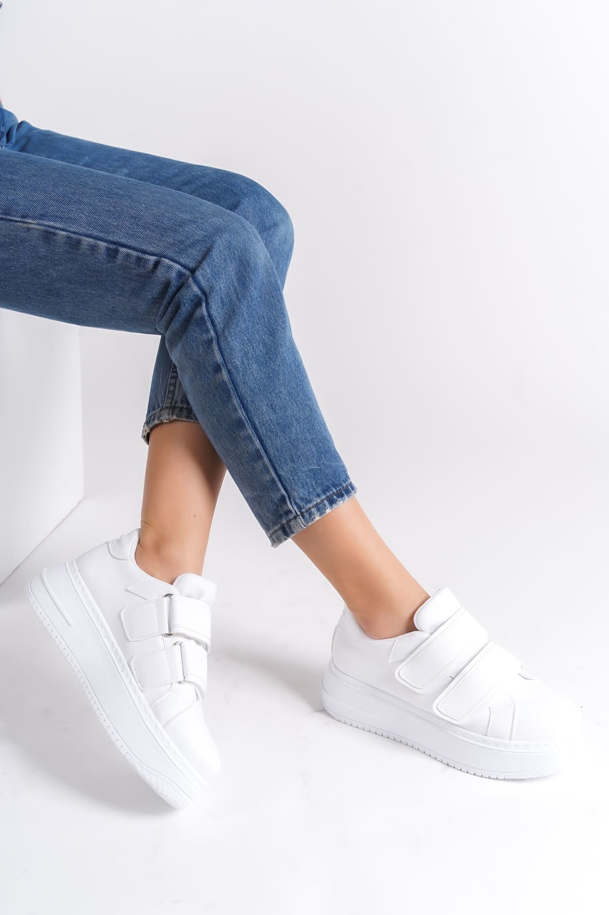 VALENCIA Bağcıksız Cırt Cırtlı Ortopedik Taban Kadın Sneaker Spor Ayakkabı CBT - Beyaz