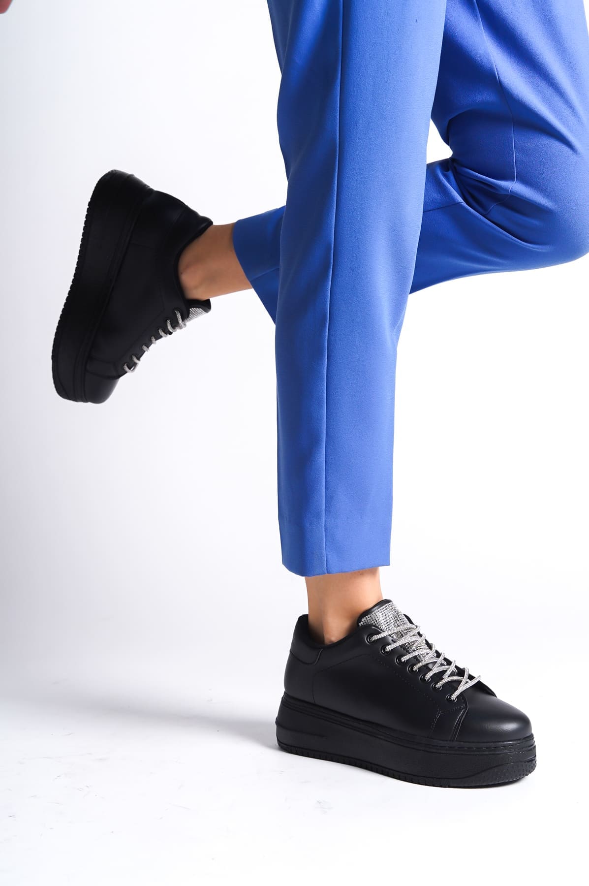 DELLA Bağcıklı Ortopedik Taban Taşlı Kadın Sneaker Spor Ayakkabı  CST - Siyah