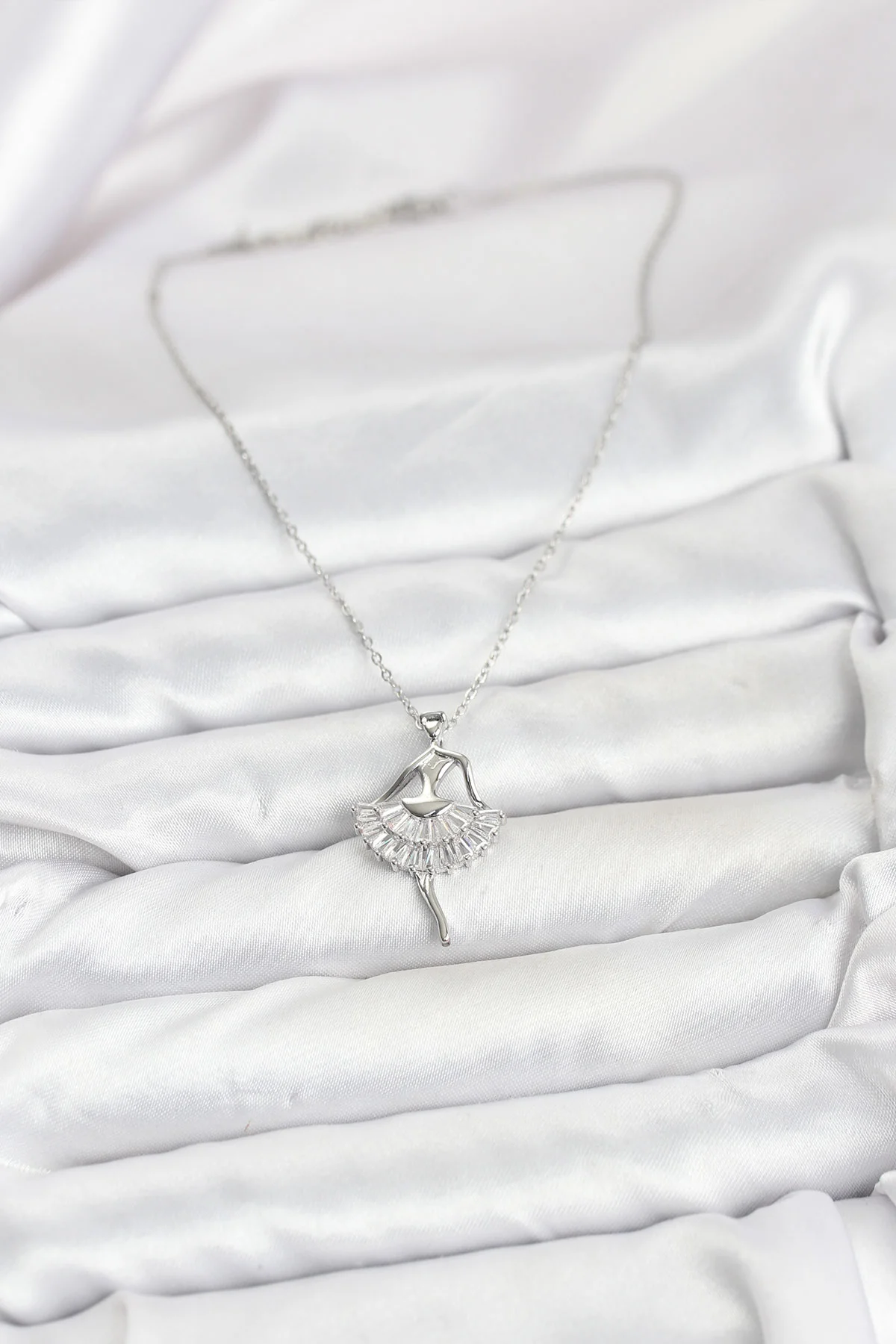 316L Çelik Gümüş Renk Balerin Model Kadın Kolye