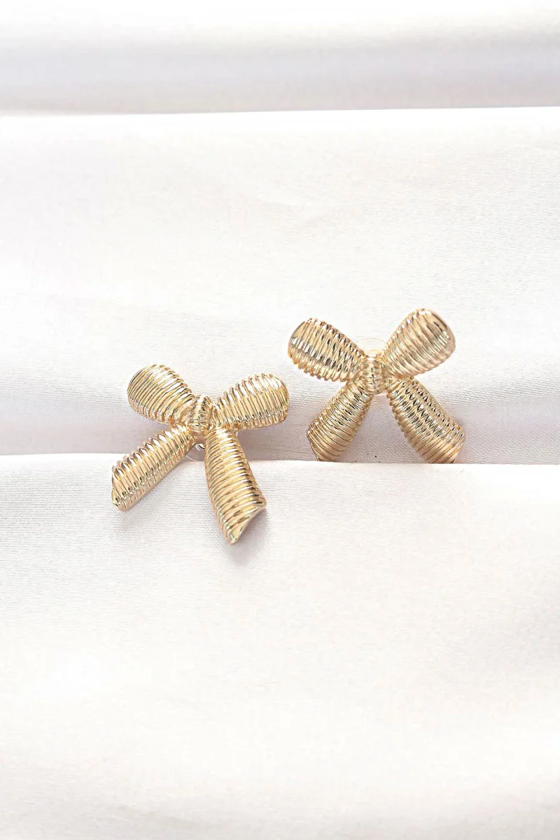 Pirinç Gold Renk Fiyonk Küpe 5886