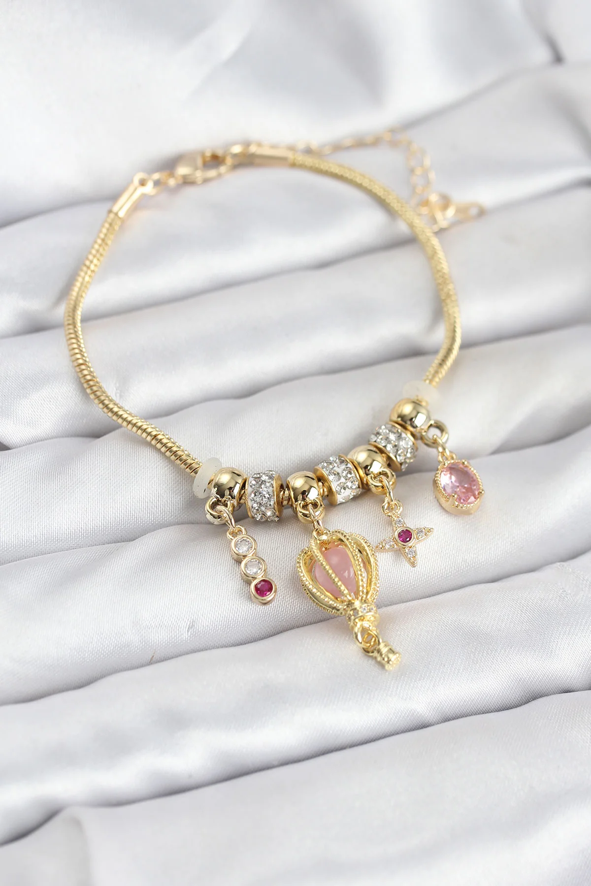 Pirinç Gold Renk Uçan Balon Charmlı Kadın Bileklik