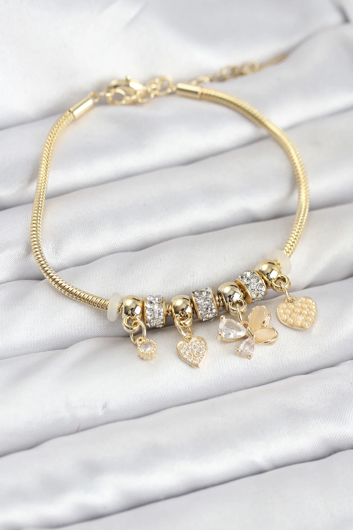 Kelebek Charmlı Gold Renk Kadın Bileklik