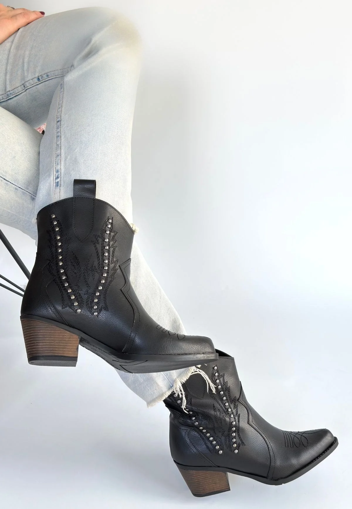 Matin Siyah Cilt Topuklu Bot