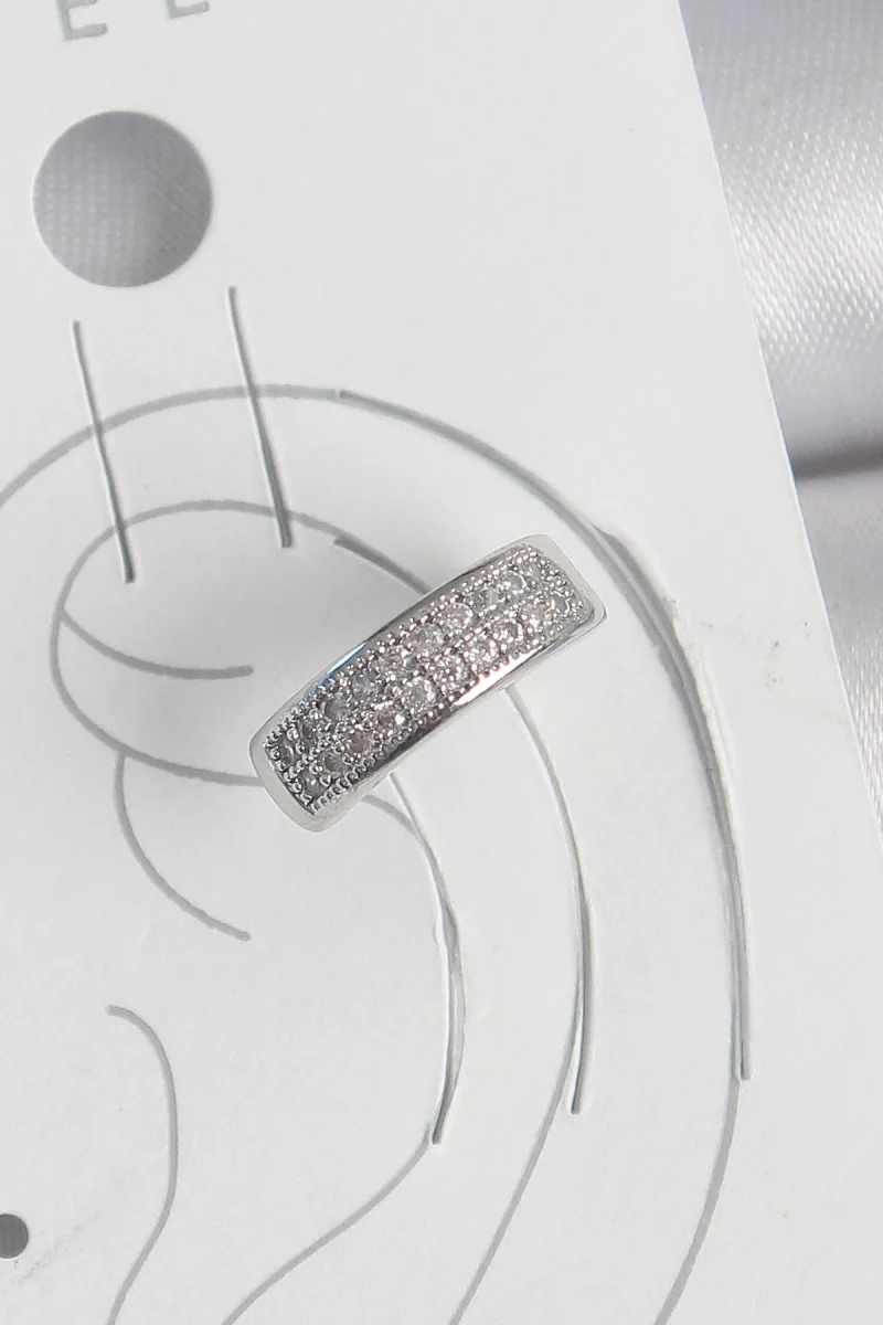 Pirinç Gümüş Renk Zirkon Taşlı Kıkırdak Model Kadın Küpe 5886