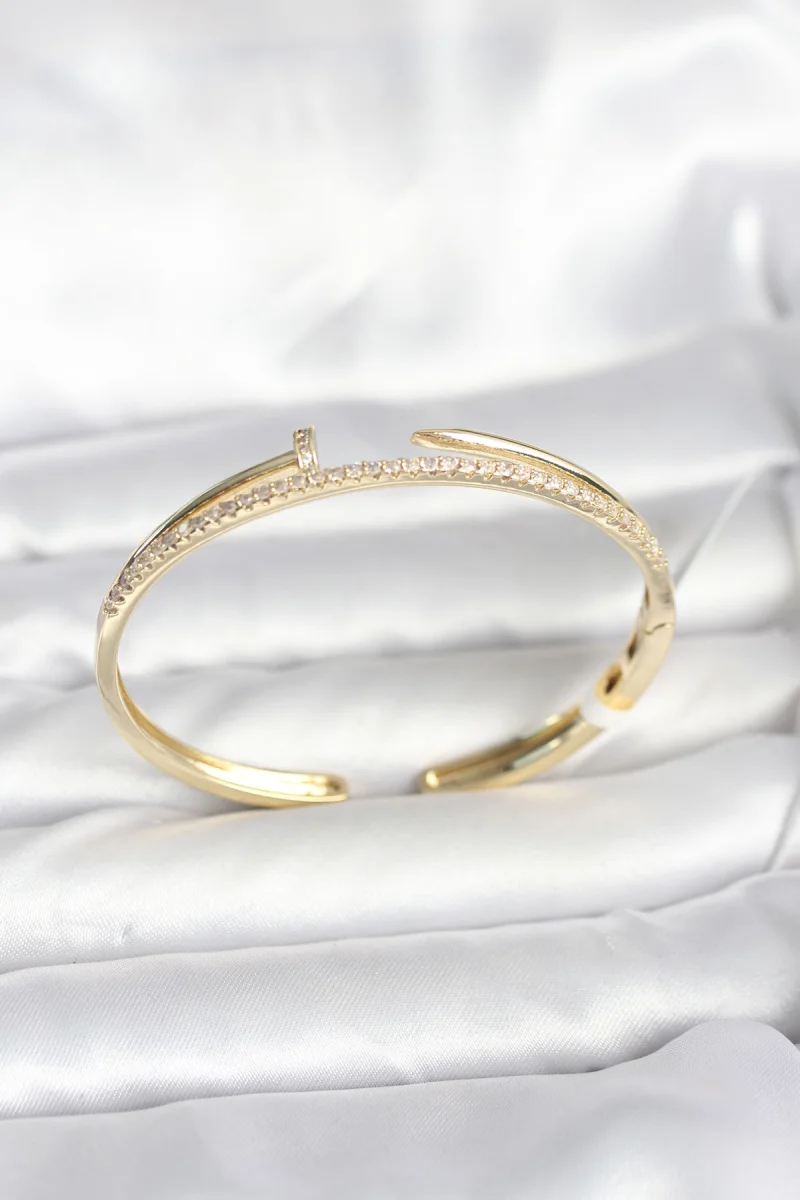 Pirinç Gold Renk Zirkon Taşlı Çivi Model Kadın Kelepçe Bileklik 5886