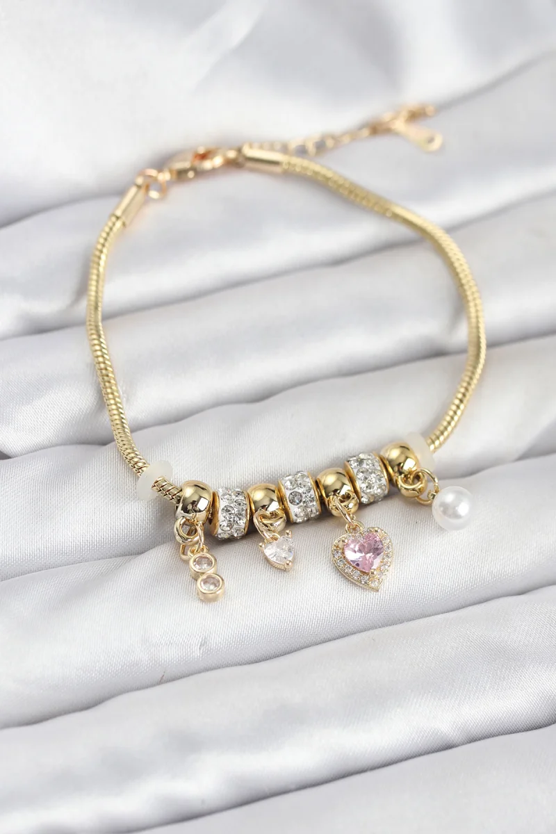 Pirinç Gold Renk Pembe Kalp Charmlı Kadın Bileklik 5886