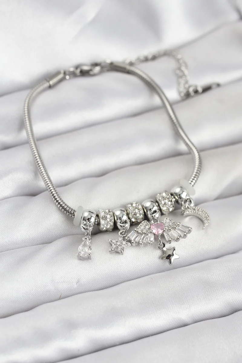 Pirinç Gümüş Renk Kanatlı Charmlı Kadın Bileklik 5886