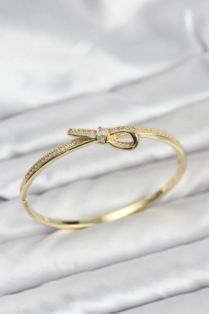 Pirinç Gold Renk Zirkon Taşlı Fiyonk Model Kadın Kelepçe Bileklik 5886