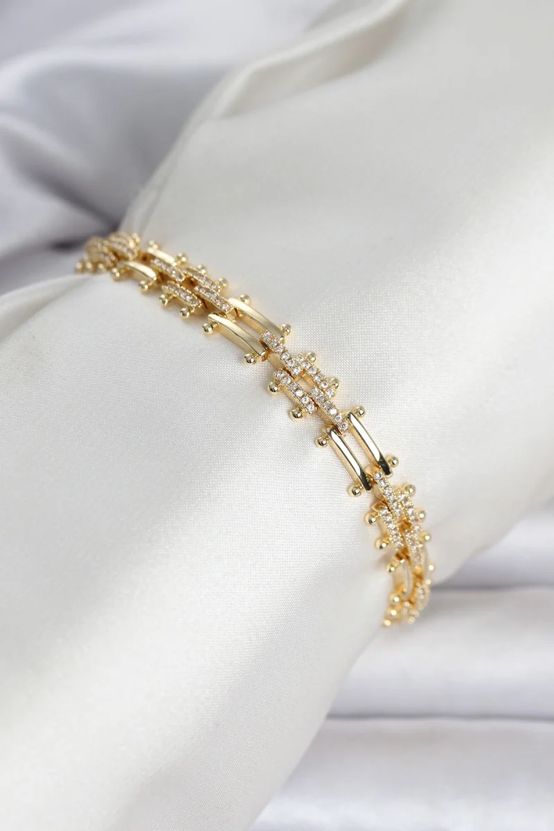 Pirinç Gold Renk Kare Zincir Model Zirkon Taşlı Kadın Bileklik 5886