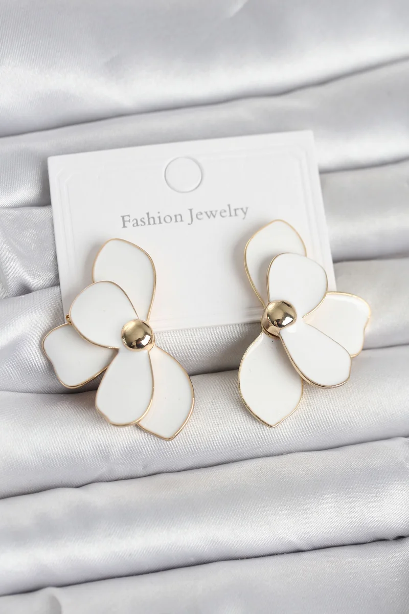 Beyaz Mineli Lotus Model Pirinç Kadın Küpe 5886
