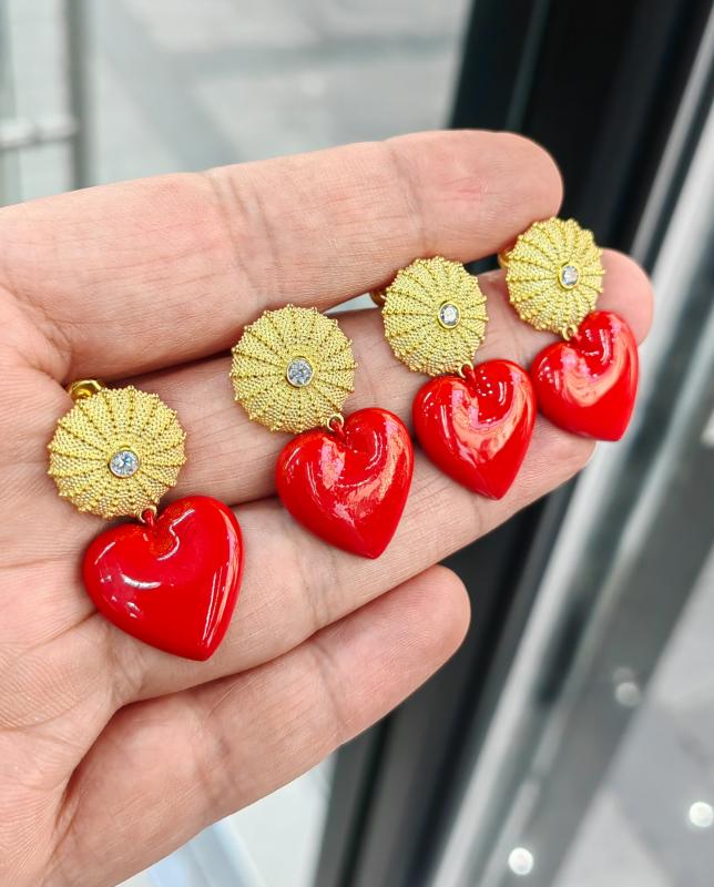 Kırmızı Mineli Kalpli Gümüş Küpe