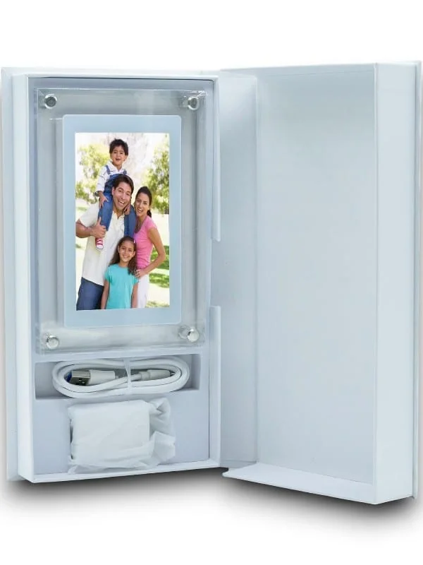 DİJİTAL FOTOĞRAF ÇERÇEVESİ