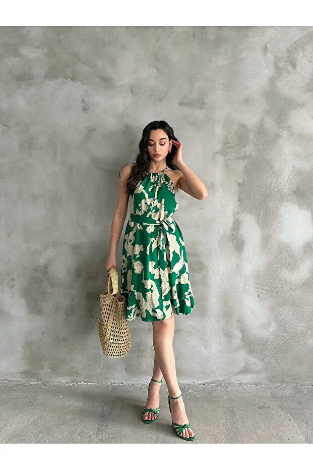 Kadın Yeşil Bej Desenli Halter Yaka Kuşaklı Yazlık Elbise
