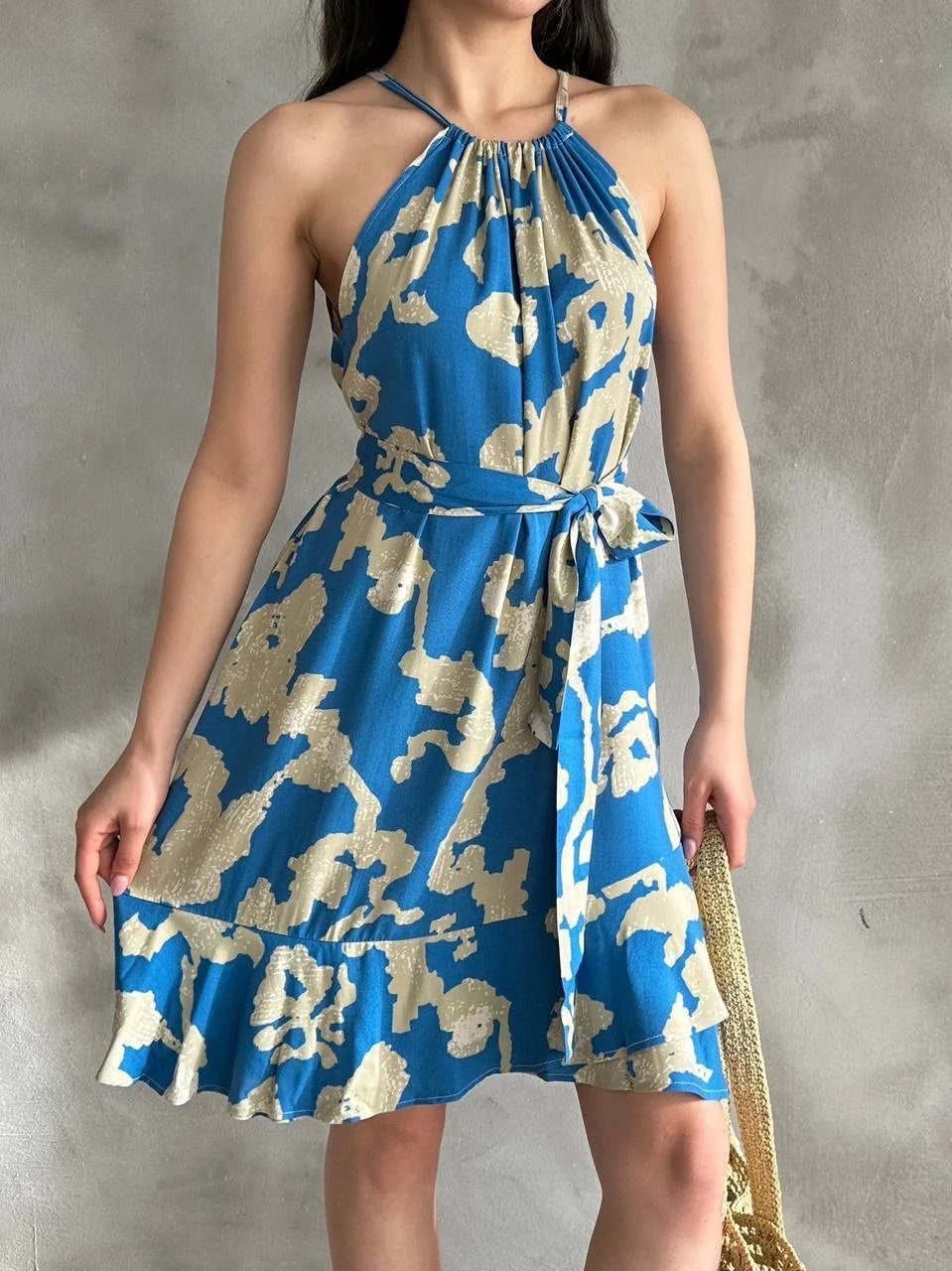 Kadın Mavi Bej Desenli Halter Yaka Kuşaklı Yazlık Elbise