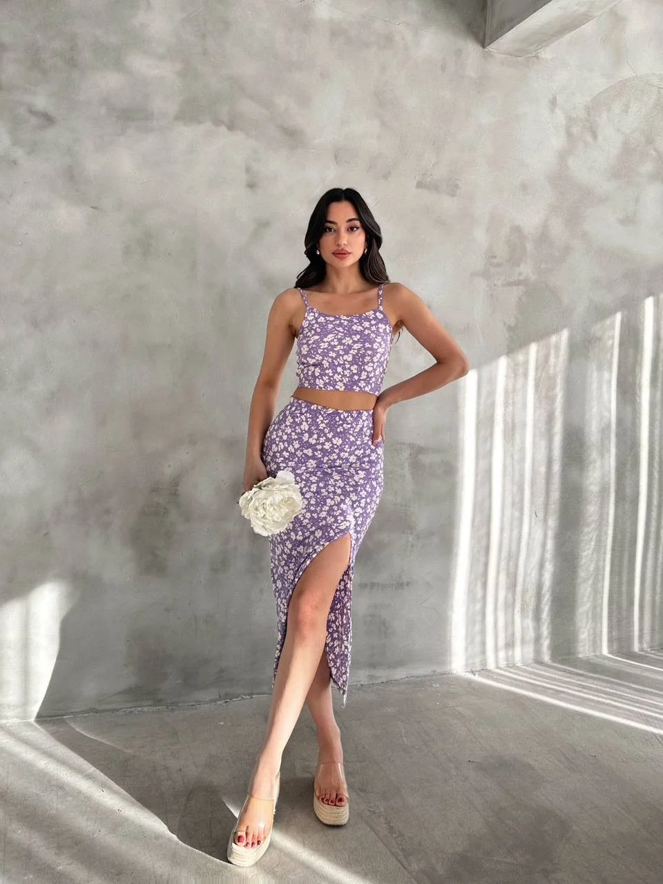 Kadın Lila Çiçek Desenli Askılı Crop Bluz ve Yırtmaçlı Etek İkili Takım