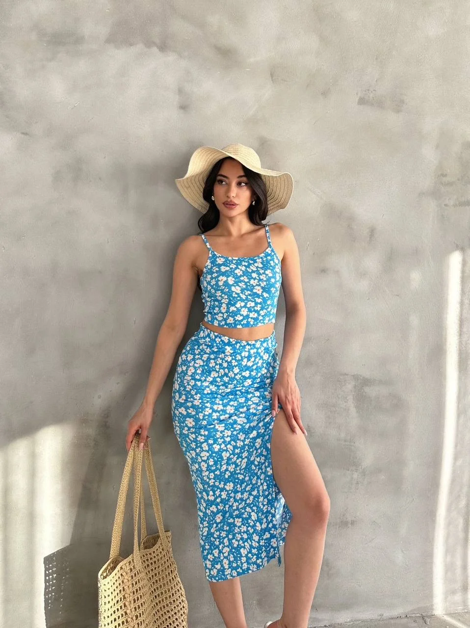 Kadın Mavi Çiçek Desenli Askılı Crop Bluz ve Yırtmaçlı Etek İkili Takım