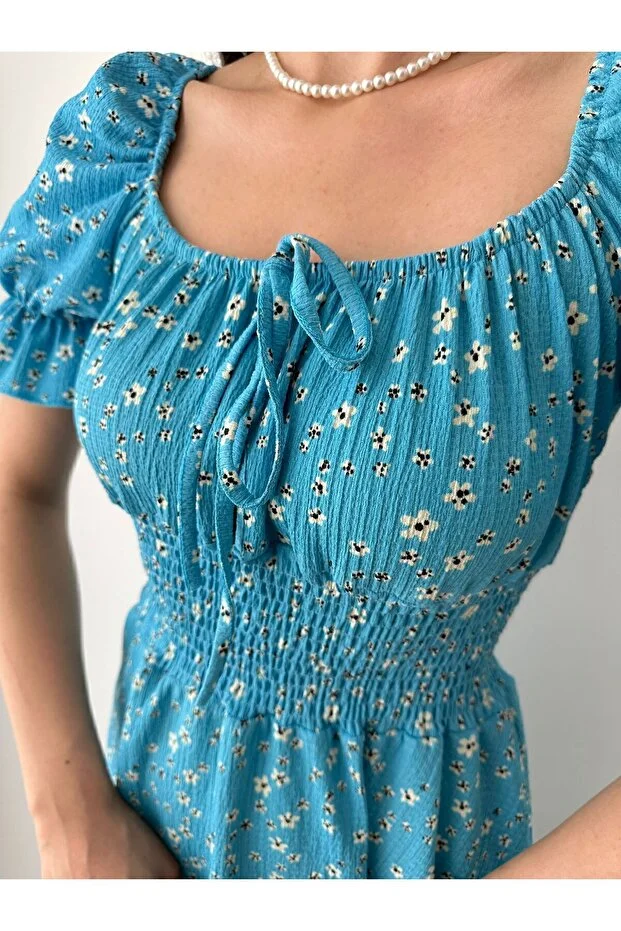 Kayık Yaka Çiçek Desenli Bürümcük Mini Elbise – Mavi