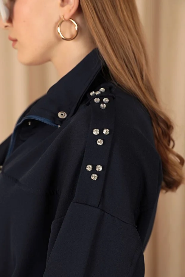 Atlas Kumaş Fermuarlı Yaka Kuşak Detaylı Kadın Ceket