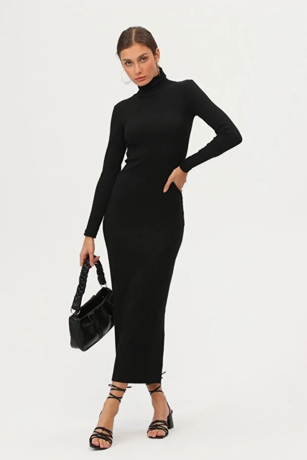 Kadın Siyah Boğazlı Uzun Maxi Elbise