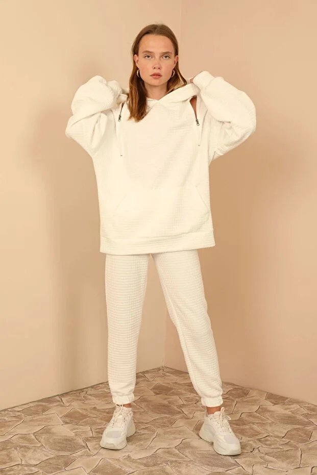 Petek Kumaş Uzun Kol Kapüşonlu Fermuar Detaylı Kadın Sweatshirt-ekru