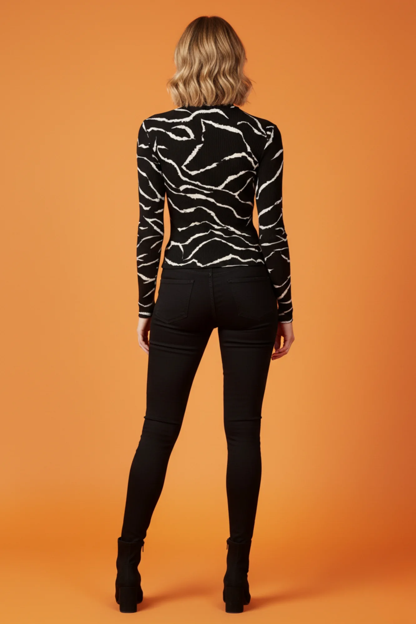 Siyah Beyaz Zebra Desenli Yarım Balıkçı Yaka Bluz