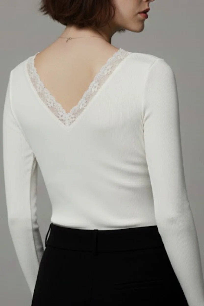 Kadın Beyaz Pamuklu Kaşkorse Dantelli V Yaka Ön Arka Dekolteli Slim Fit Esnek Bluz