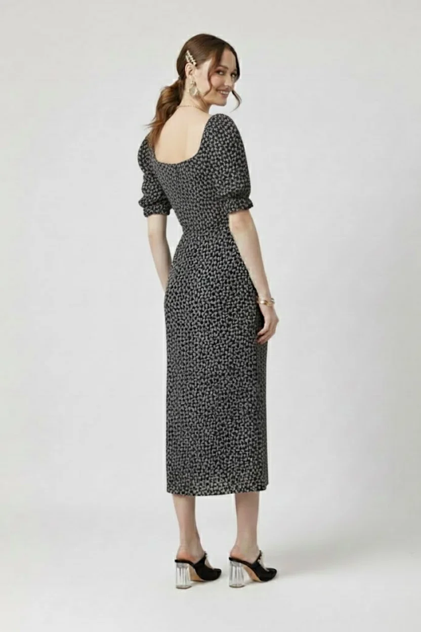 Kadın Siyah Çiçek Desenli Yırtmaçlı Midi Elbise Kare Yaka Büzgü Detaylı