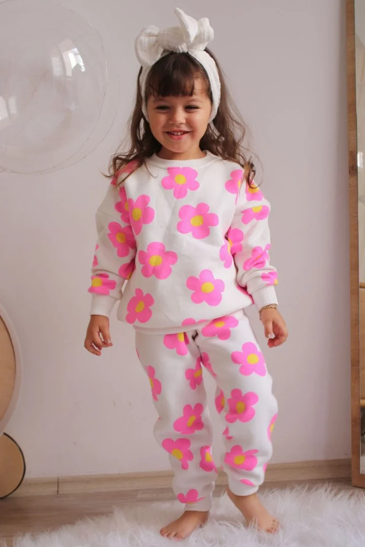 Üç İplik Şardonlu Papatya Baskılı Kız Çocuk Günlük Takım