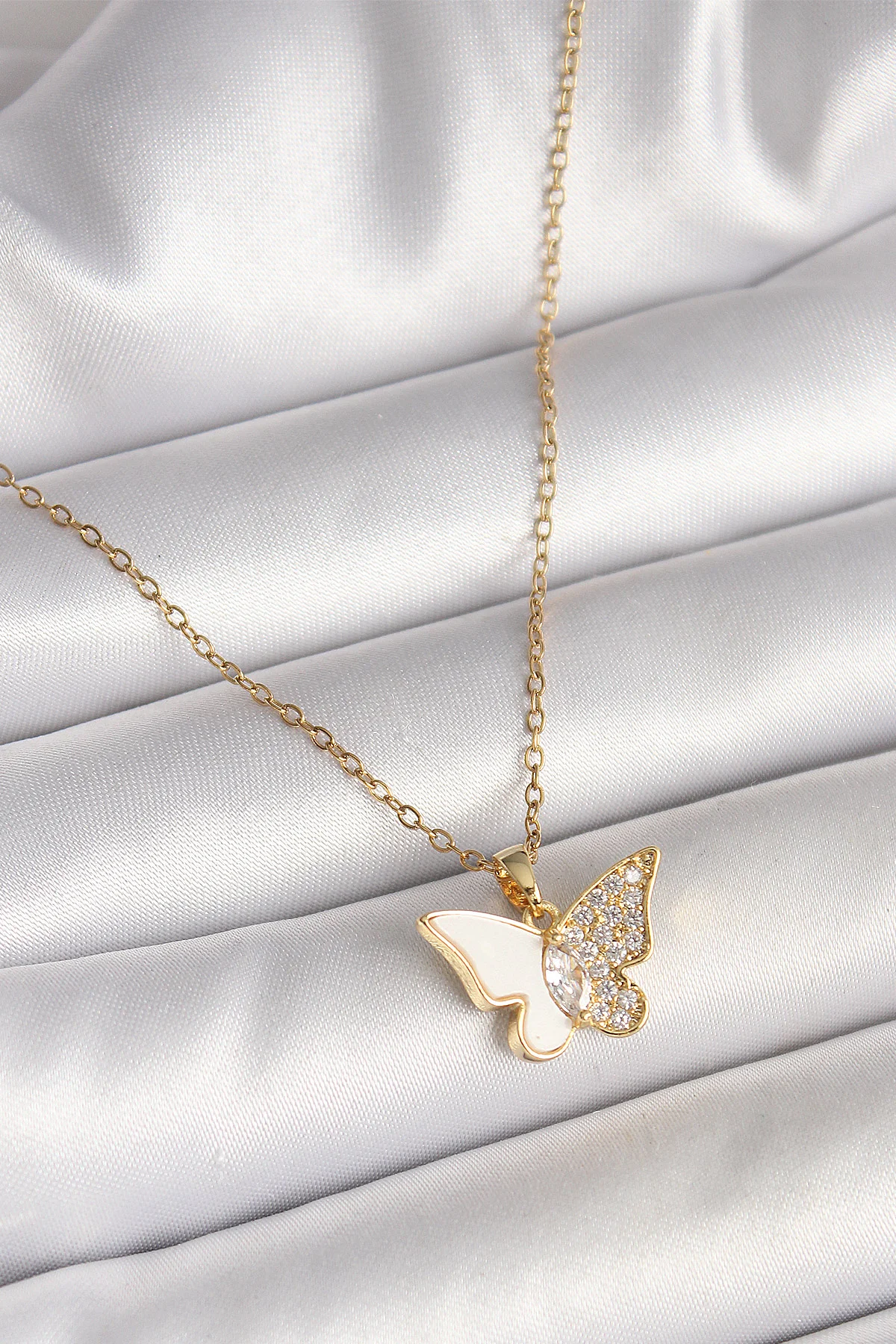 316L Çelik Gold Renk Zincir Zirkon Taşlı Beyaz Mineli Kelebek Model Kadın Kolye