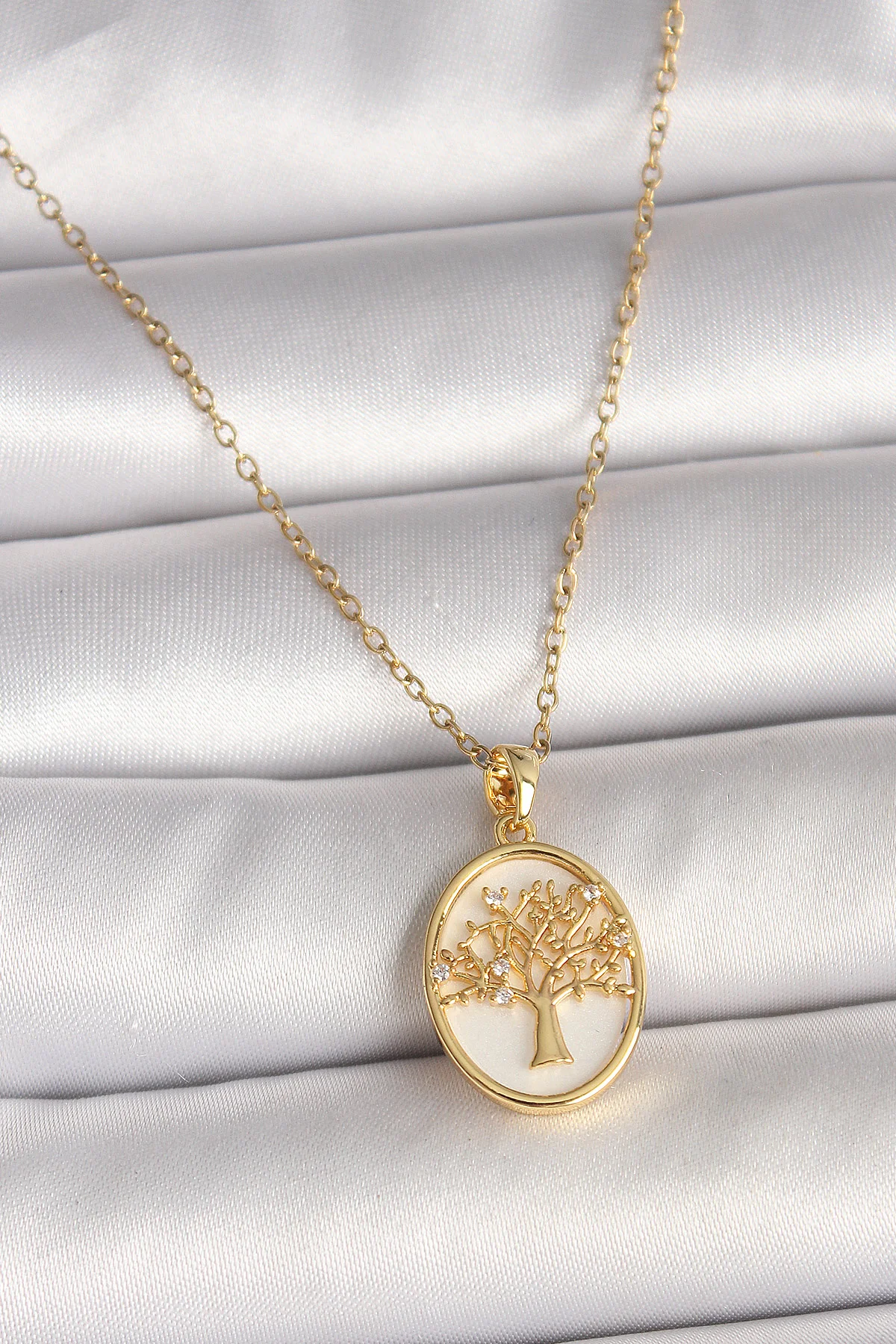 316L Çelik Gold Renk Zincir Zirkon Taş Detaylı Beyaz Mineli Ağaç İşlemeli Portre Model Kadın Kolye