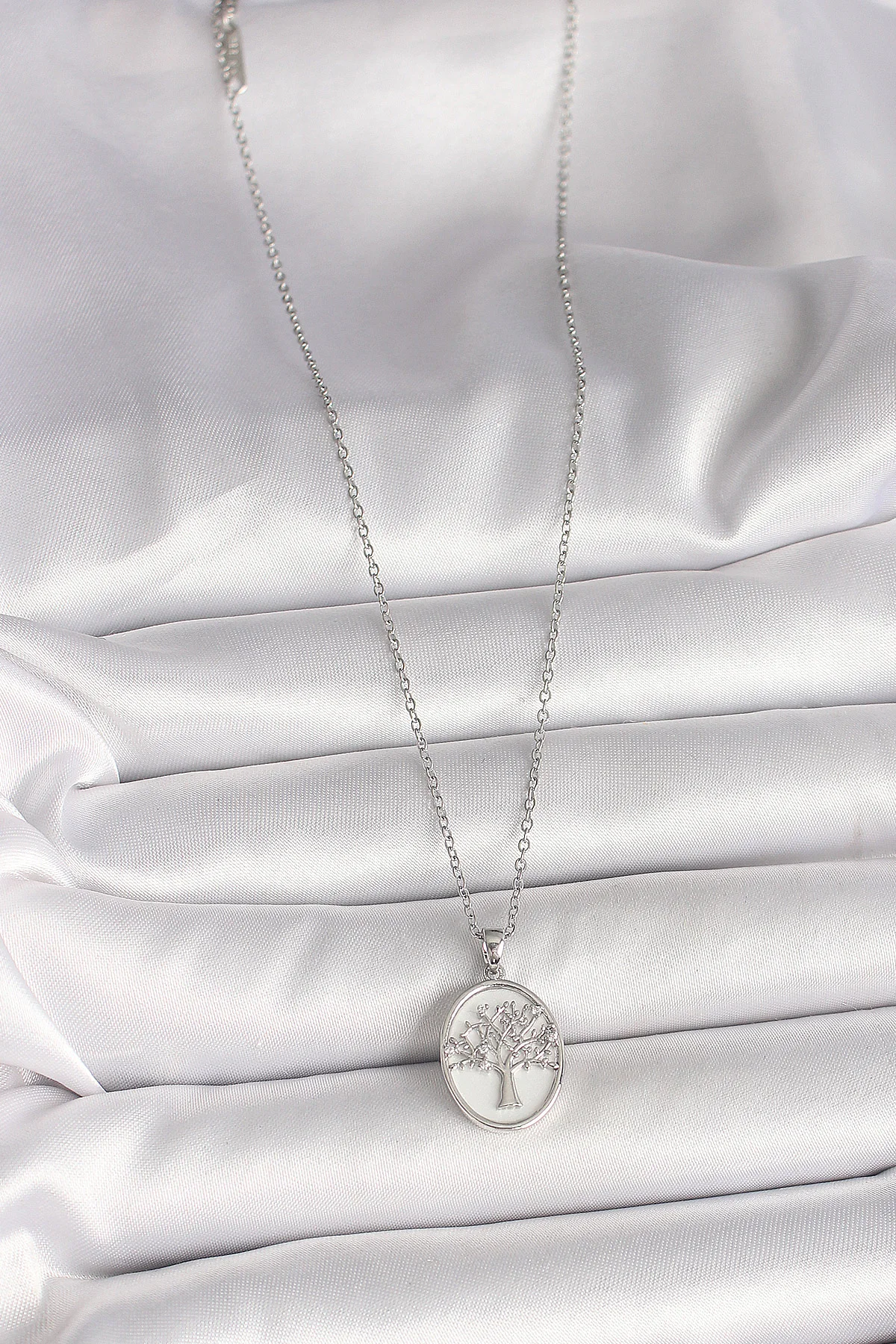 316L Çelik Gümüş Renk Zincir Zirkon Taş İşlemeli Beyaz Mineli Ağaç İşlemeli Portre Model Kadın Kolye