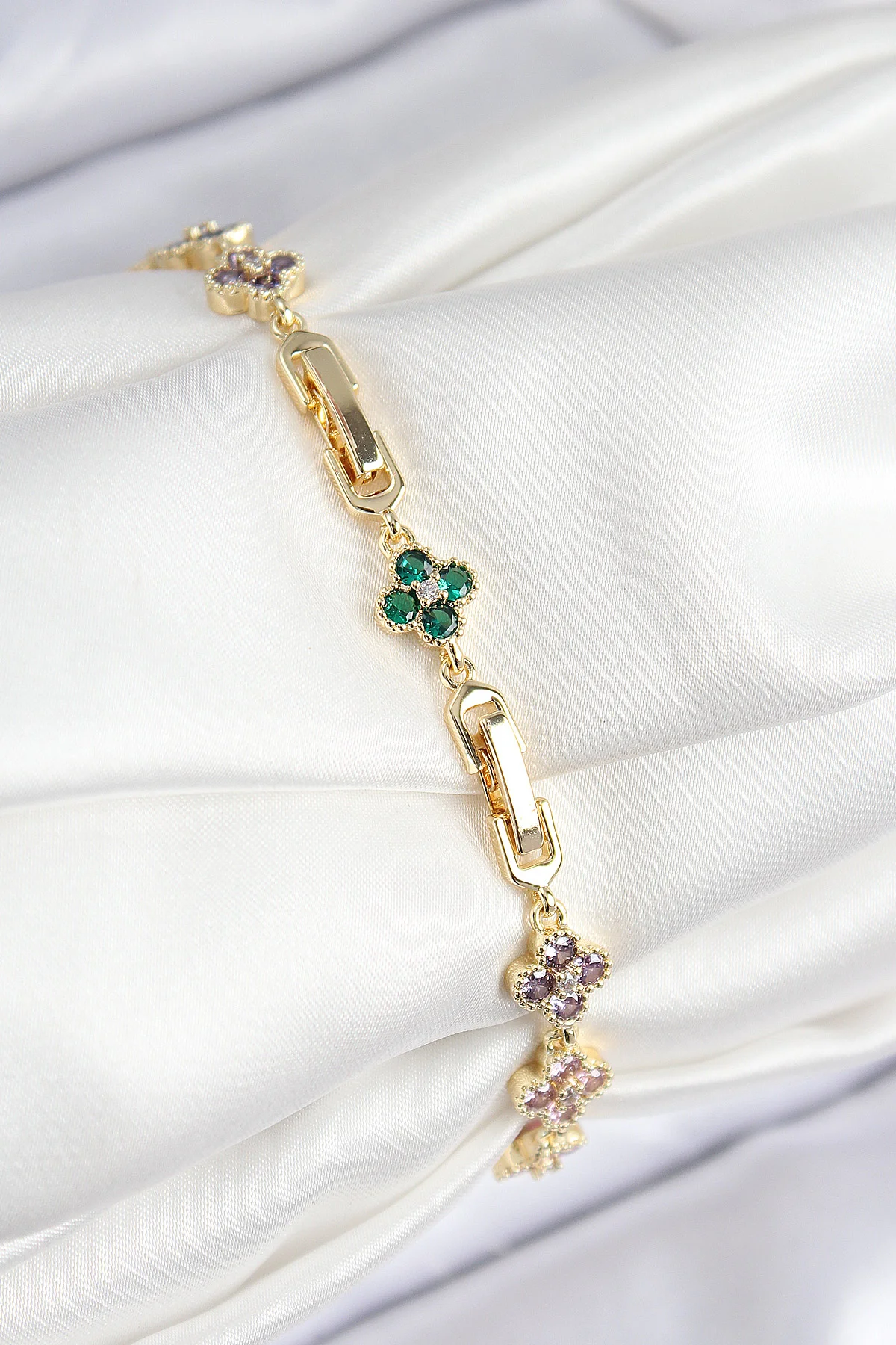 VIP Pirinç Renkli Zirkon Taşlı Yonca Model Gold Renk Kadın Bileklik