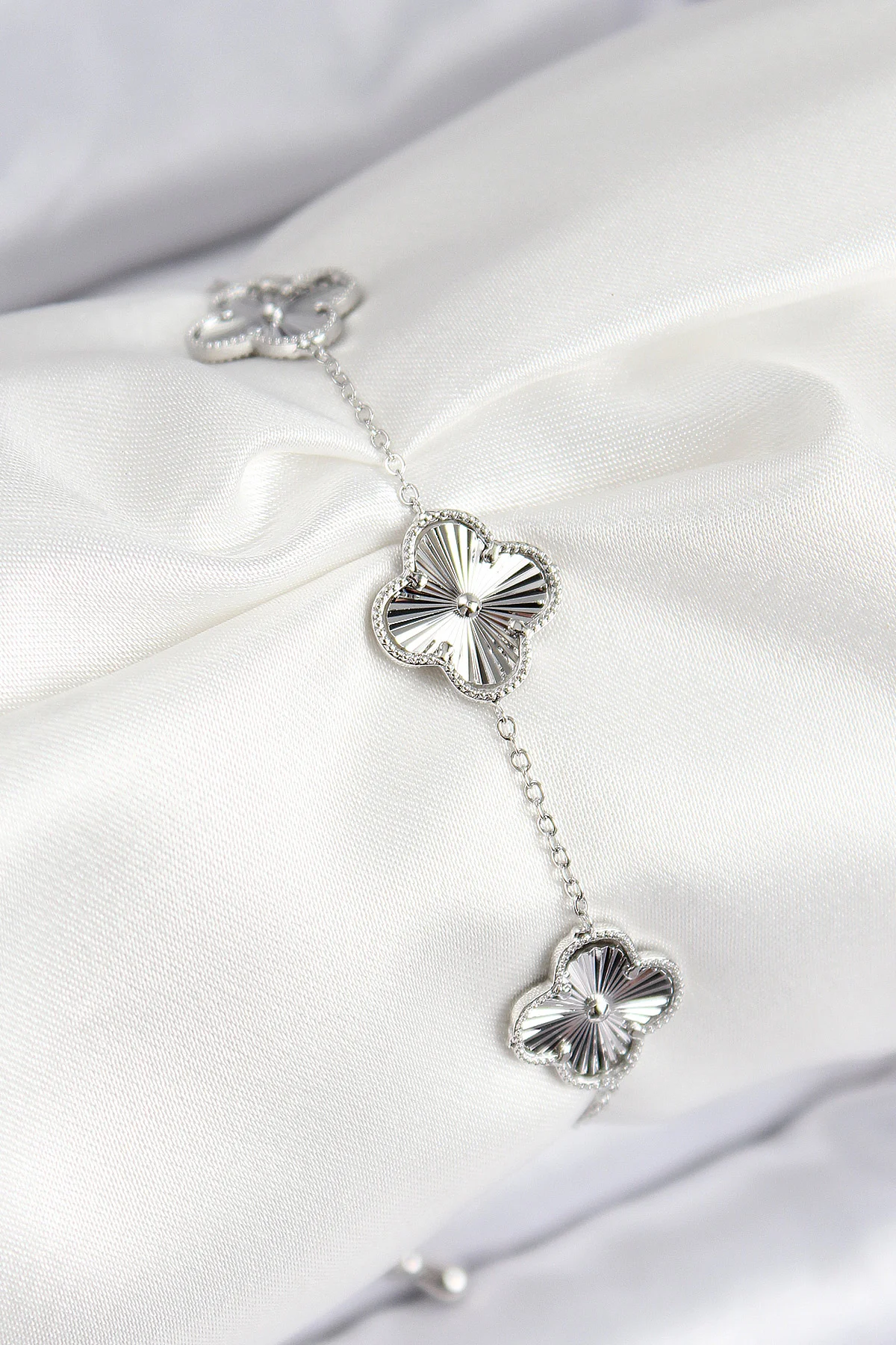 VIP Pirinç Yonca Model Gümüş Renk Kadın Bileklik