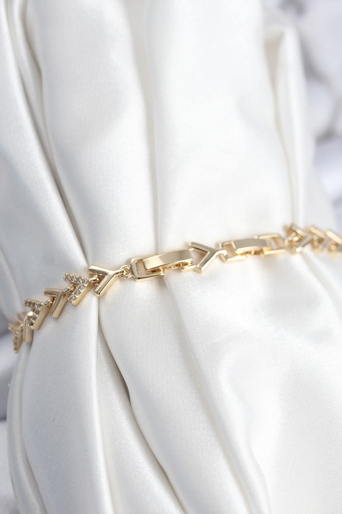 Pirinç VIP Seri Gold Zirkon Taşlı Balık Sırtı Model Kadın Bileklik