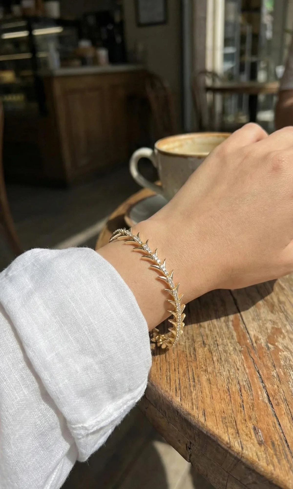 Pirinç Gold Renk Balık Sırtı Model Zirkon Taşlı Kadın Bileklik