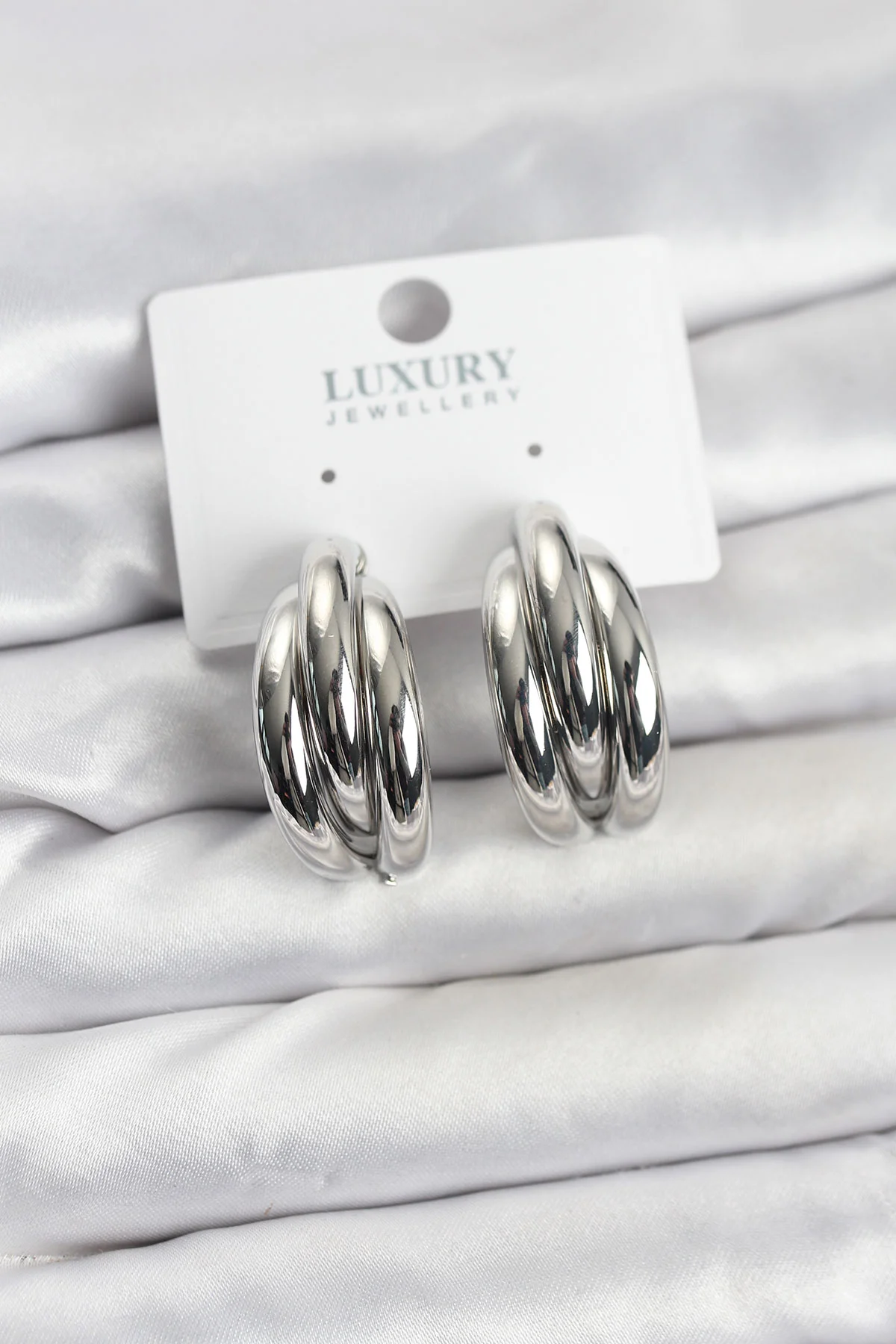 Gümüş Renk Pirinç Yarım Halka Model Kadın Küpe